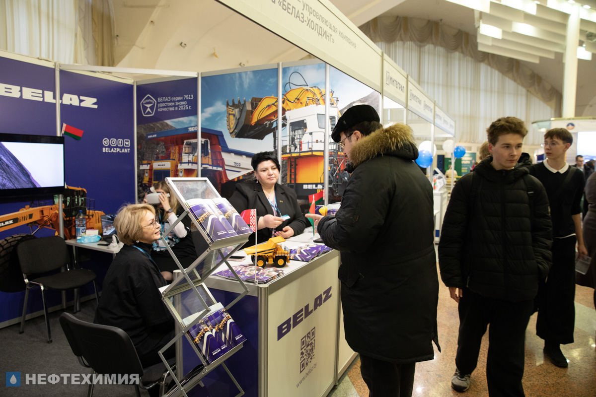 «Гродно Азот» и «СветлогорскХимволокно» участвуют в выставке «Образование и карьера» в Минске
