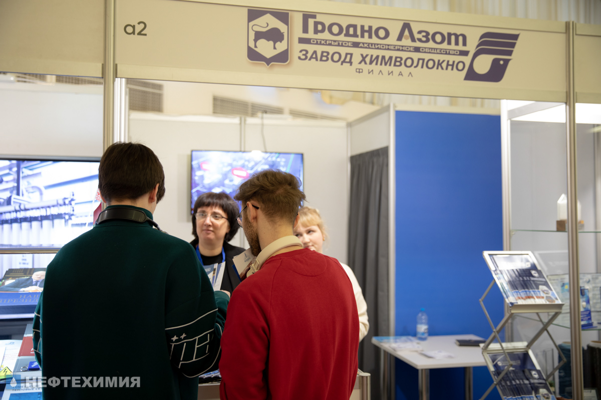 «Гродно Азот» и «СветлогорскХимволокно» участвуют в выставке «Образование и карьера» в Минске