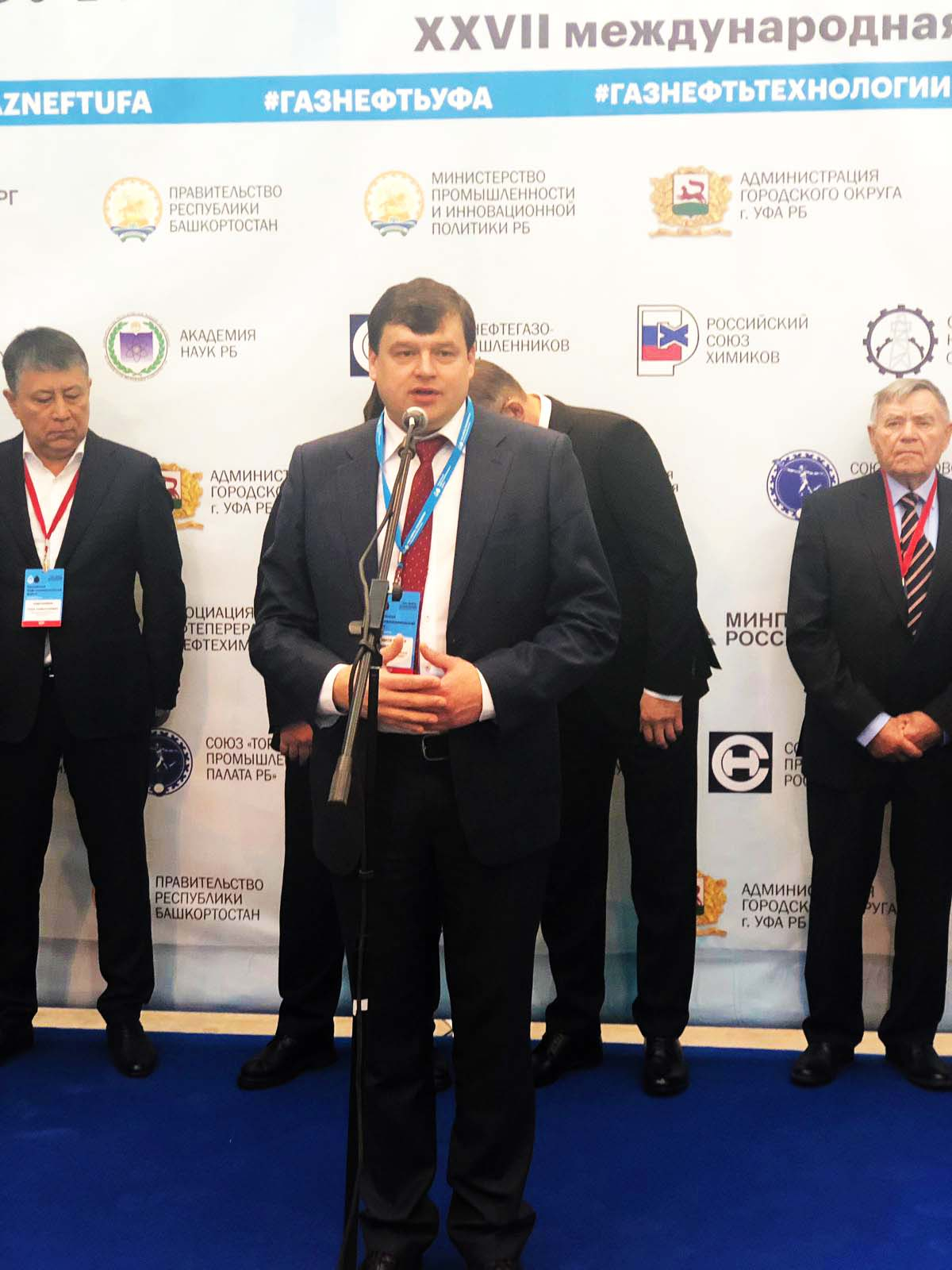 Заместитель председателя концерна "Белнефтехим" Андрей Бунаков на открытии на 27-й Международной выставке «Газ. Нефть. Технологии»